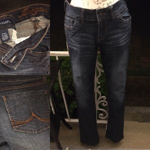 Delia’s morgan boot cut jean 5/6R